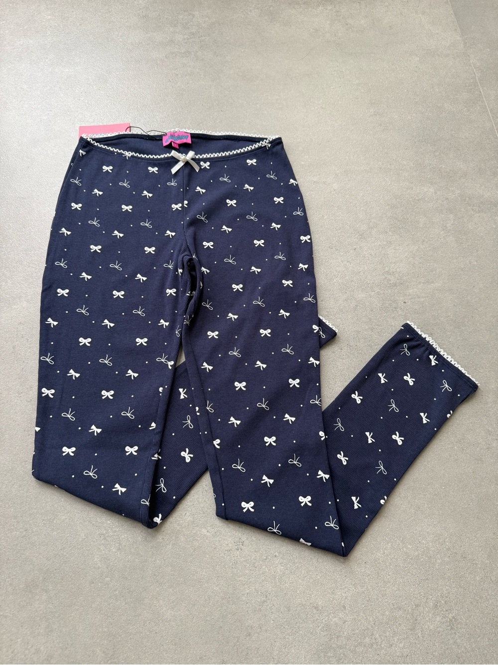 EDIKTED pajama pants fitted ribbed navy/white bow print S